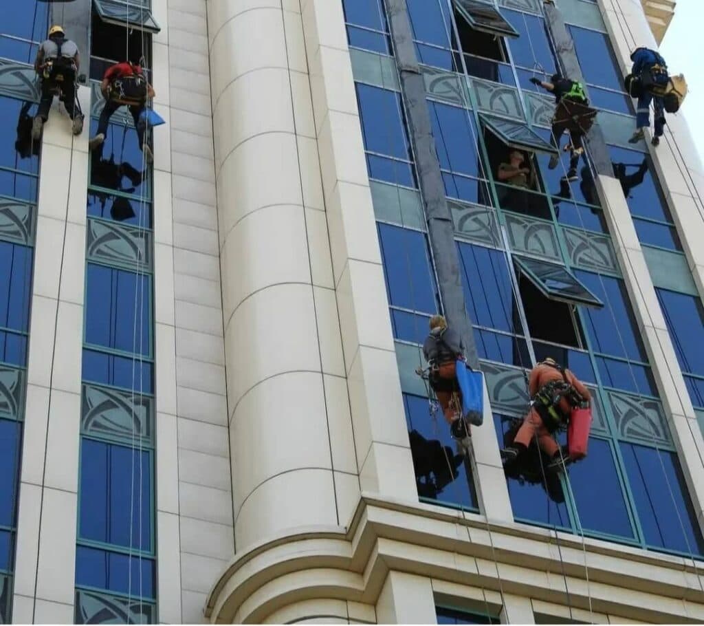 خدمات و اجرا پیچ رولپلاک و سنگ نما البرز در کرج