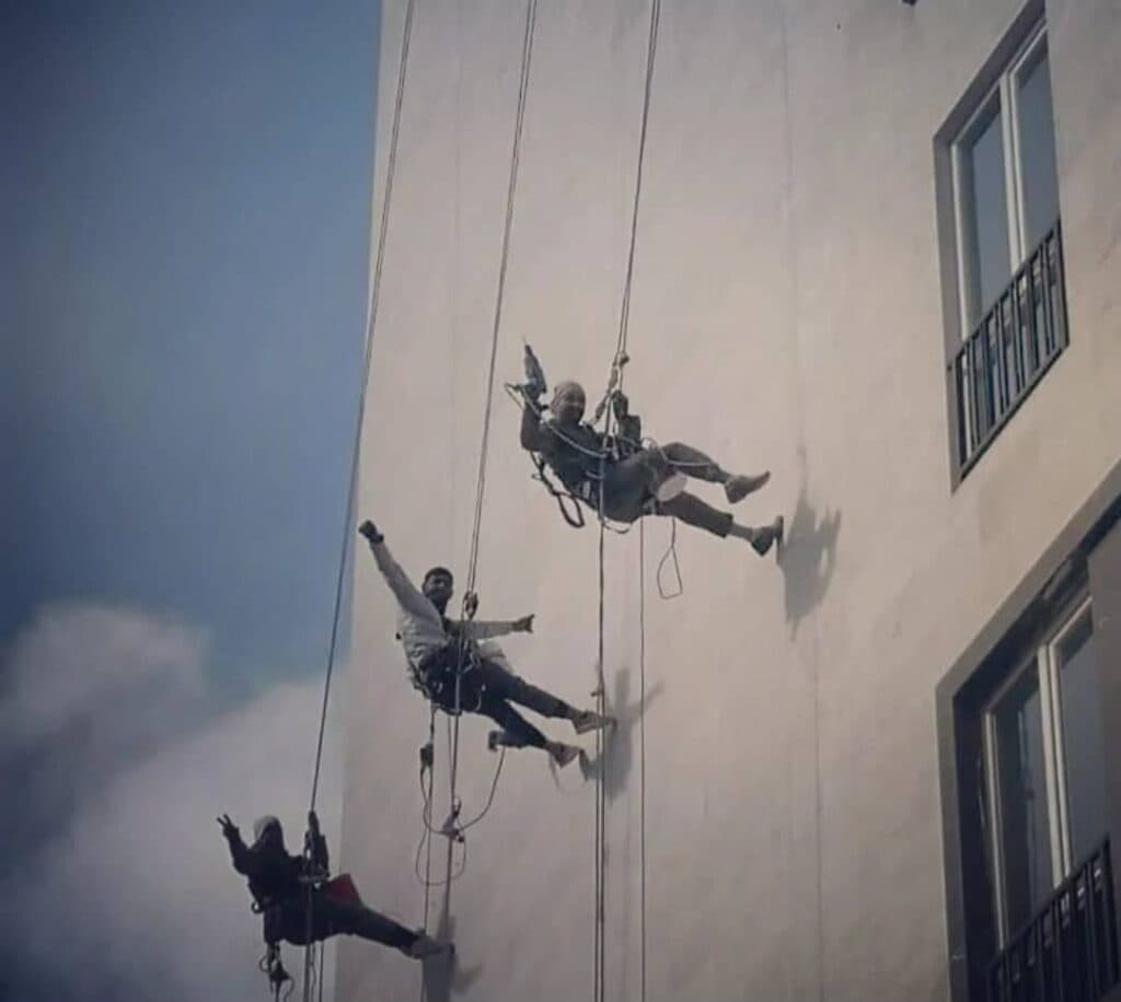 خدمات و اجرا پیچ رولپلاک و سنگ نما البرز در کرج