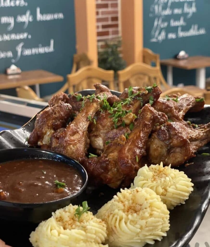 کافه رستوران سپینا لانژ در همدان