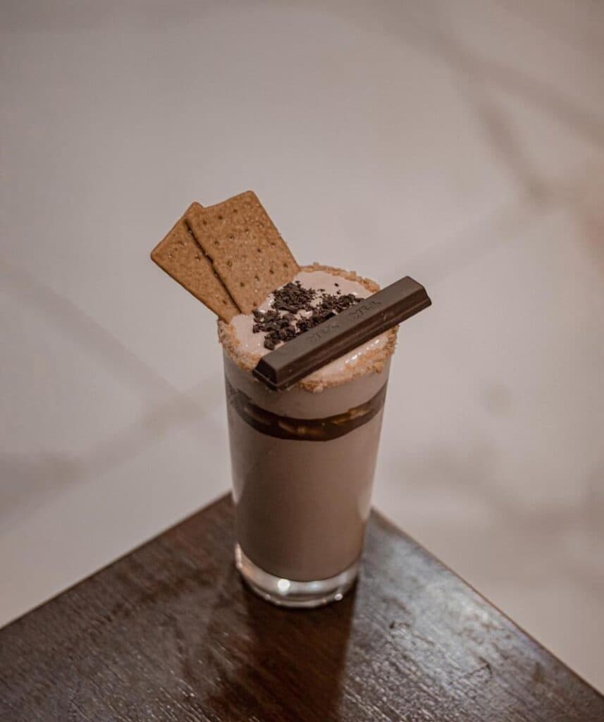 کافه رستوران لایت در دورود