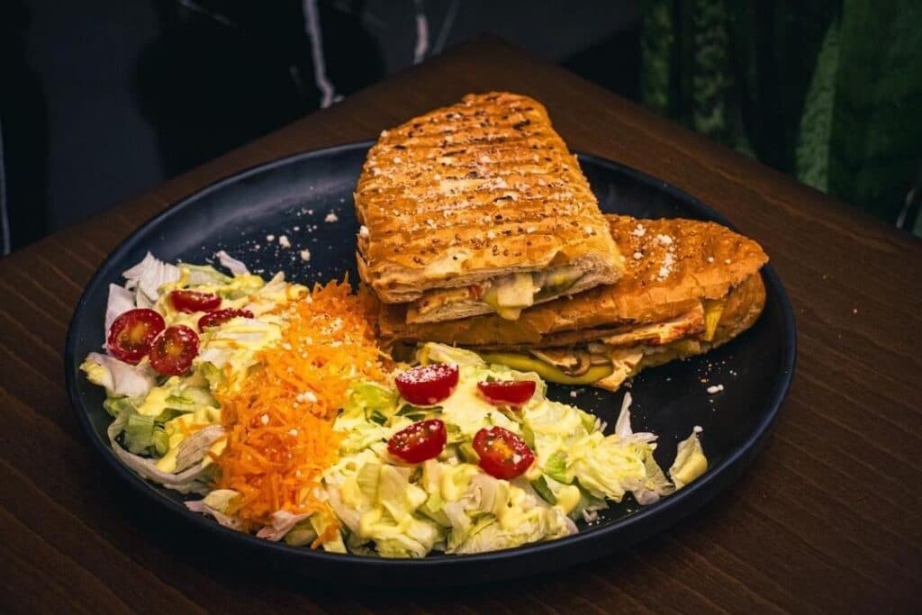 کافه رستوران لایت در دورود