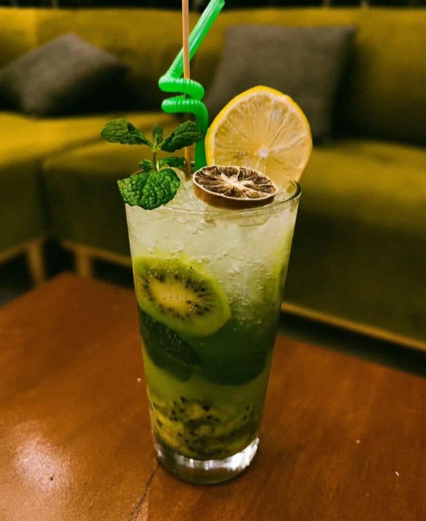 کافه رستوران لایت در دورود