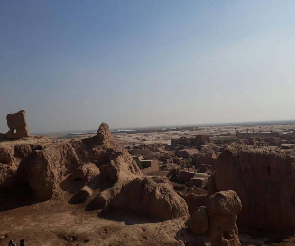 اقامتگاه سنتی و گردشگری کاروانسرای شاه عباسی ده نمک در گرمسار سمنان