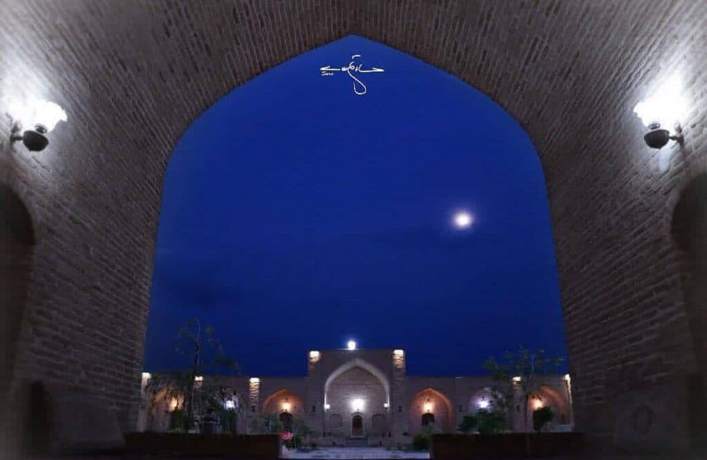 اقامتگاه سنتی و گردشگری کاروانسرای شاه عباسی ده نمک در گرمسار سمنان