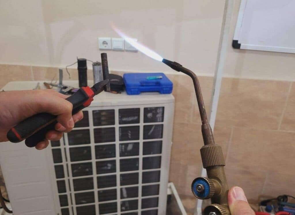 آموزش تئوری و عملی و سرویس کولر اسپلیت مزارعی در بوشهر