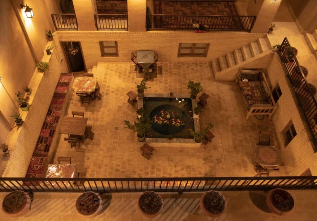 سفره خانه سنتی دل و خاک در یزد