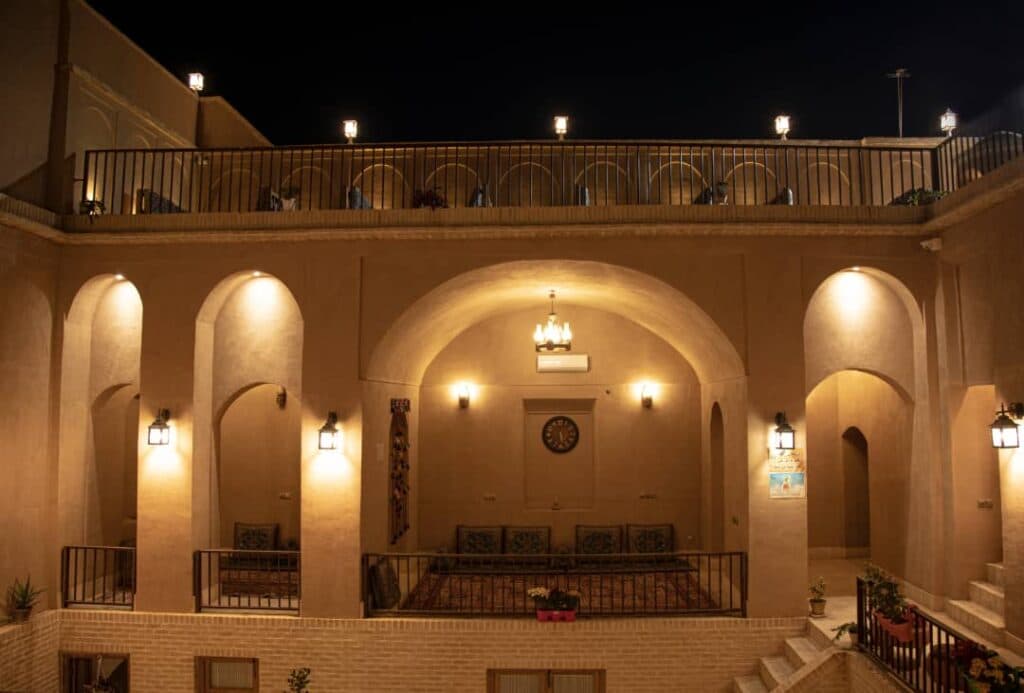 سفره خانه سنتی دل و خاک در یزد
