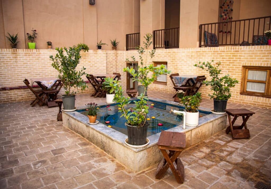 سفره خانه سنتی دل و خاک در یزد