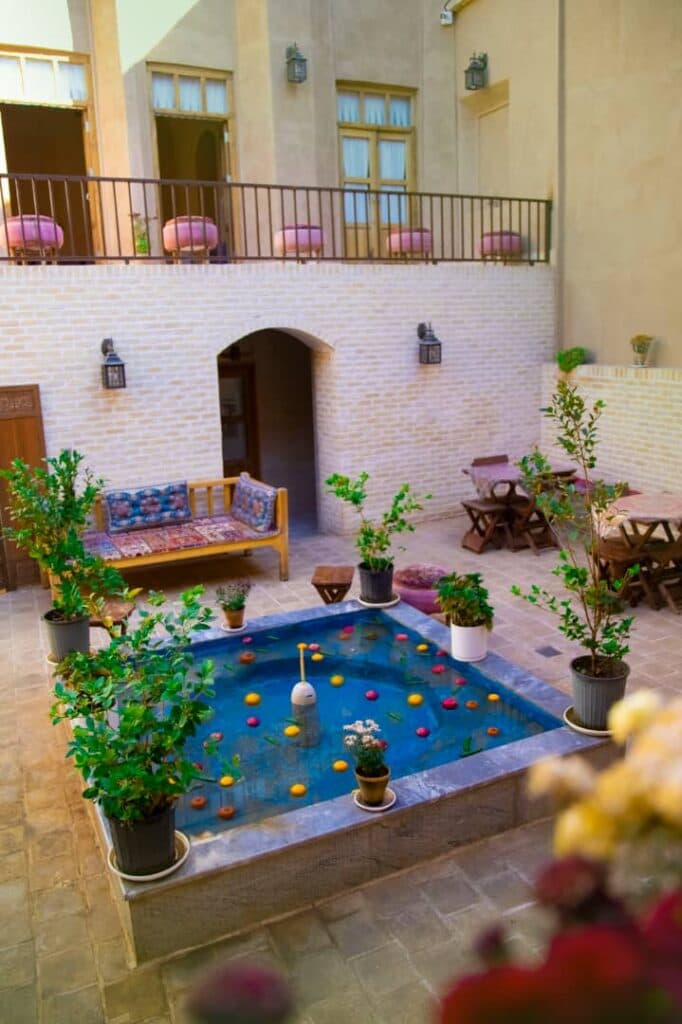 سفره خانه سنتی دل و خاک در یزد