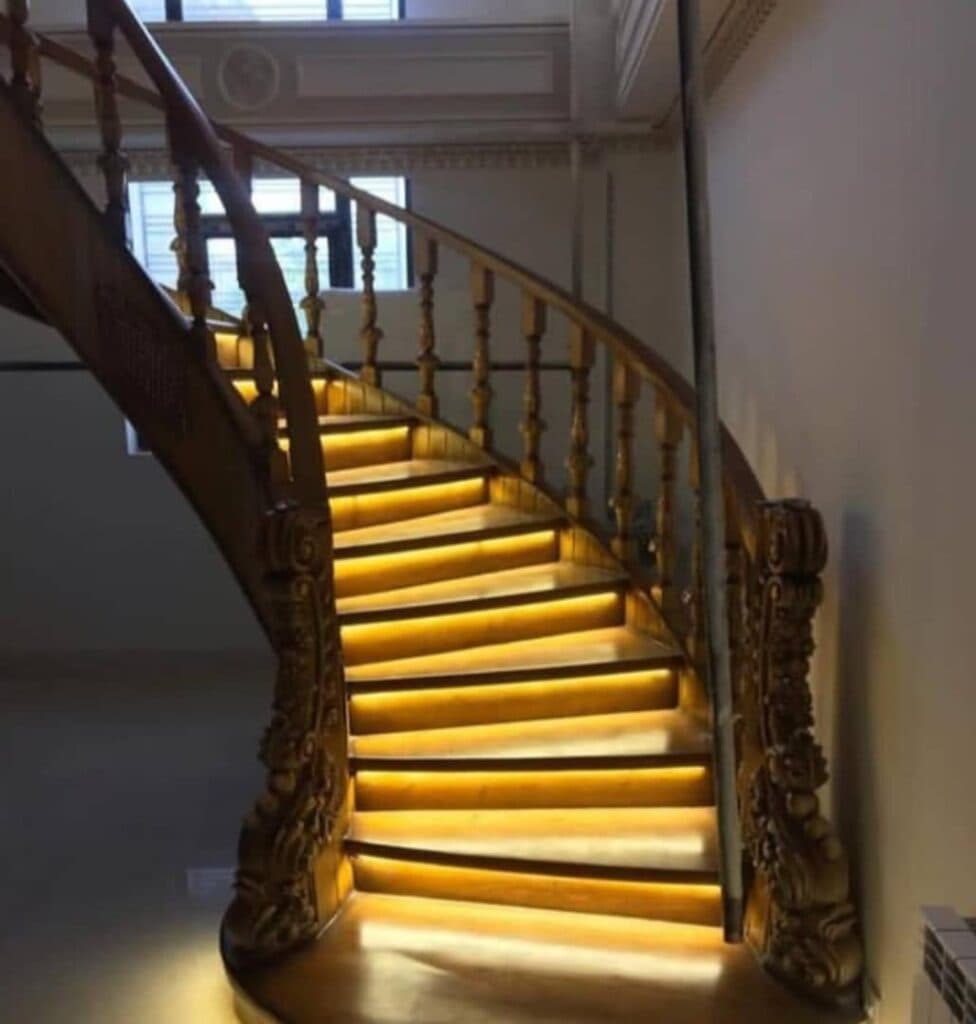 فروش و اجرای نرده چوبی پله گرد و کلبه آلاچیق زیباسازان در کرج