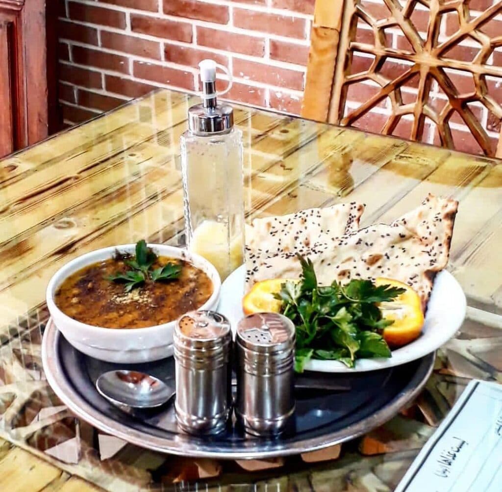 کبابی و حلیم پزی و آشکده خوشمزه عباسی در نیشابور خراسان رضوی