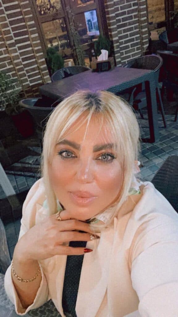 خدمات تخصصی رنگ و لایت مو پگاه قاسمی در تهرانپارس تهران