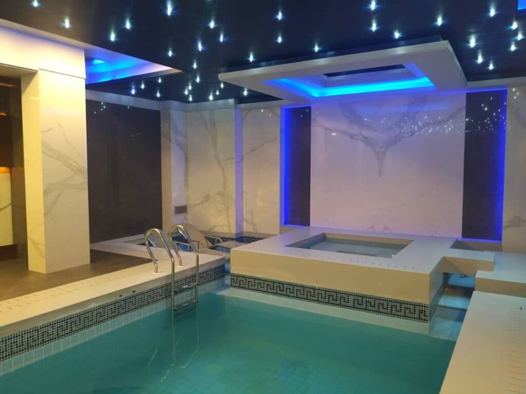 طراحی و ساخت استخر جکوزی و مجموعه ورزشی شرکت تهران سونا در گیلان