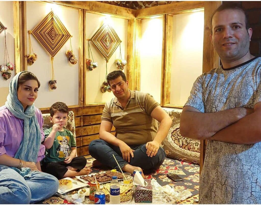 رستوران چرب و چیلی در صومعه سرا