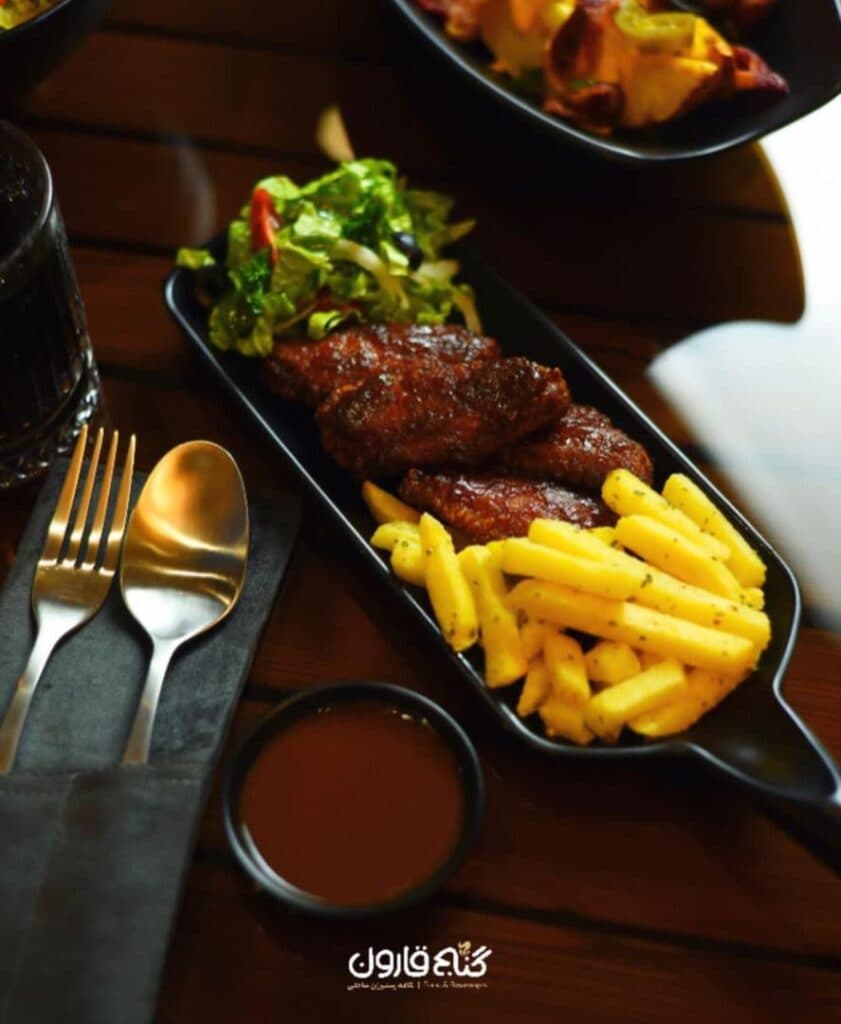 کافه رستوران گنج قارون در چهارراه پاسداران بندرانزلی