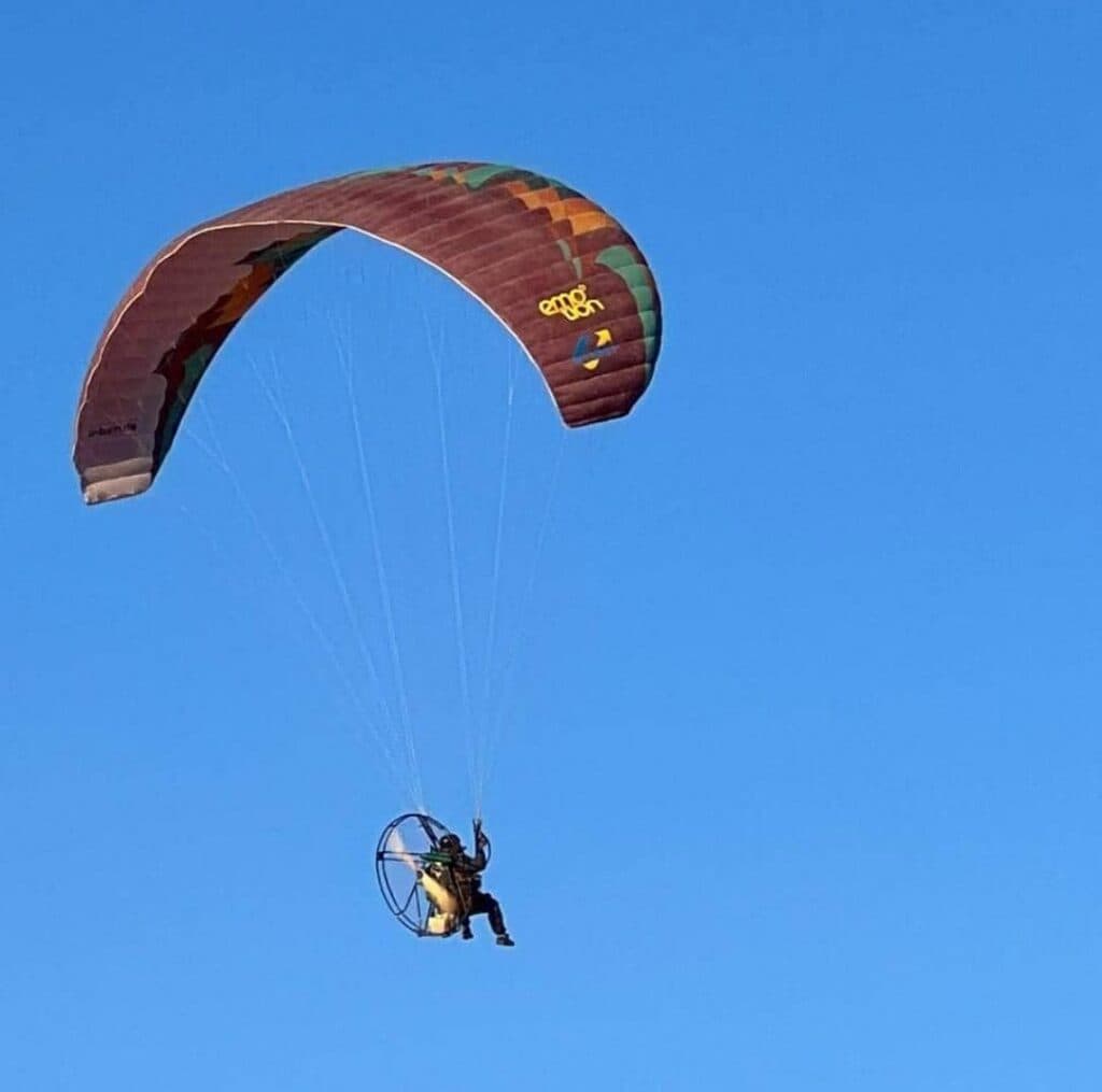آموزش پاراگلایدر و پاراموتور و پرواز تفریحی رسول رزازی در ساوه مرکزی