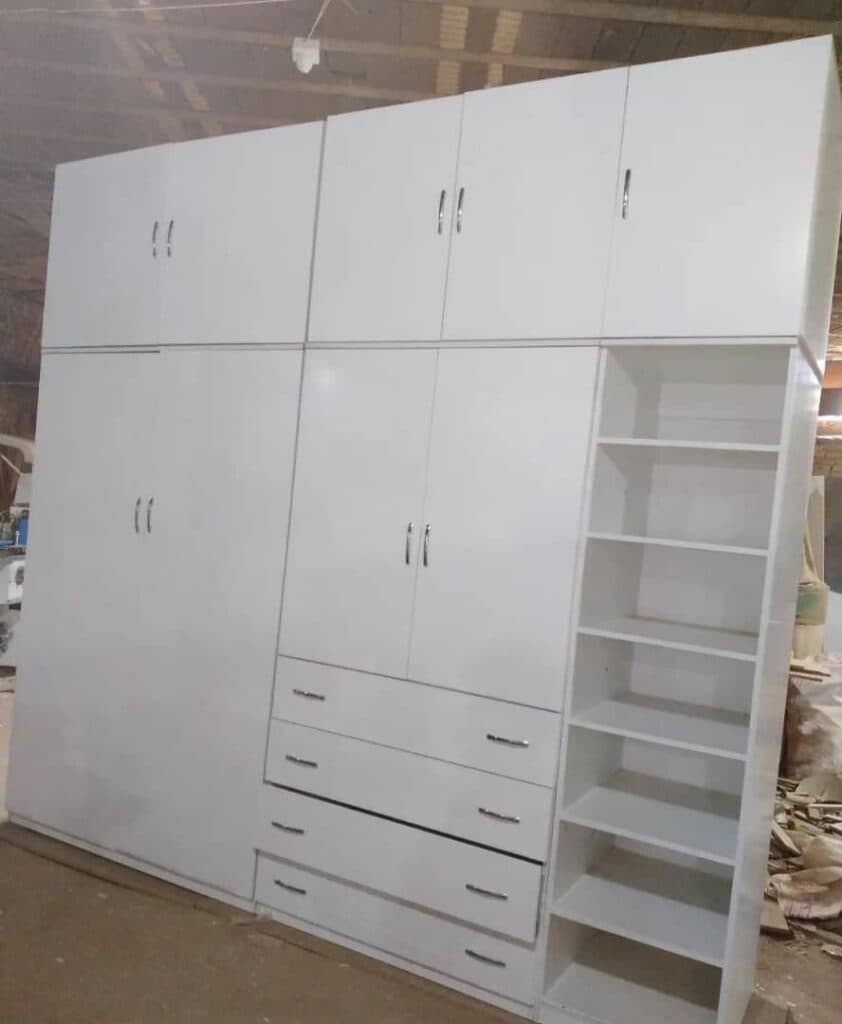 تولید و نصب کابینت کمد دیواری صنایع چوبی آشوری در اقبالیه قزوین