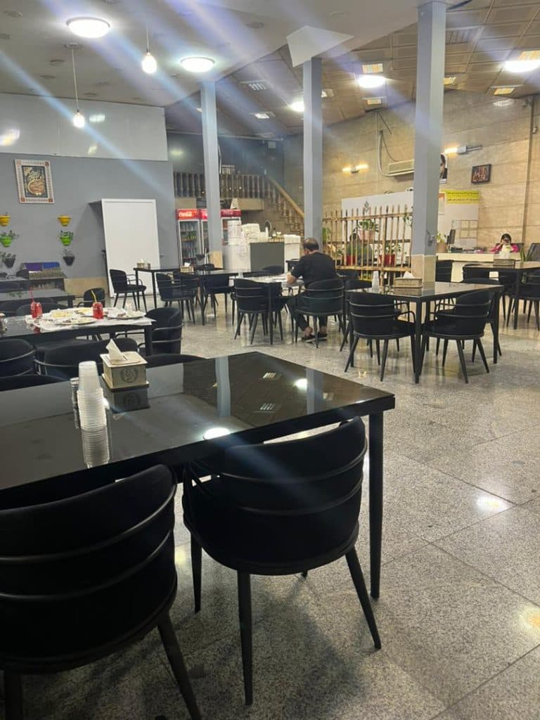 رستوران اکبر جوجه برادران کلبادی در بهارستان اسلامشهر