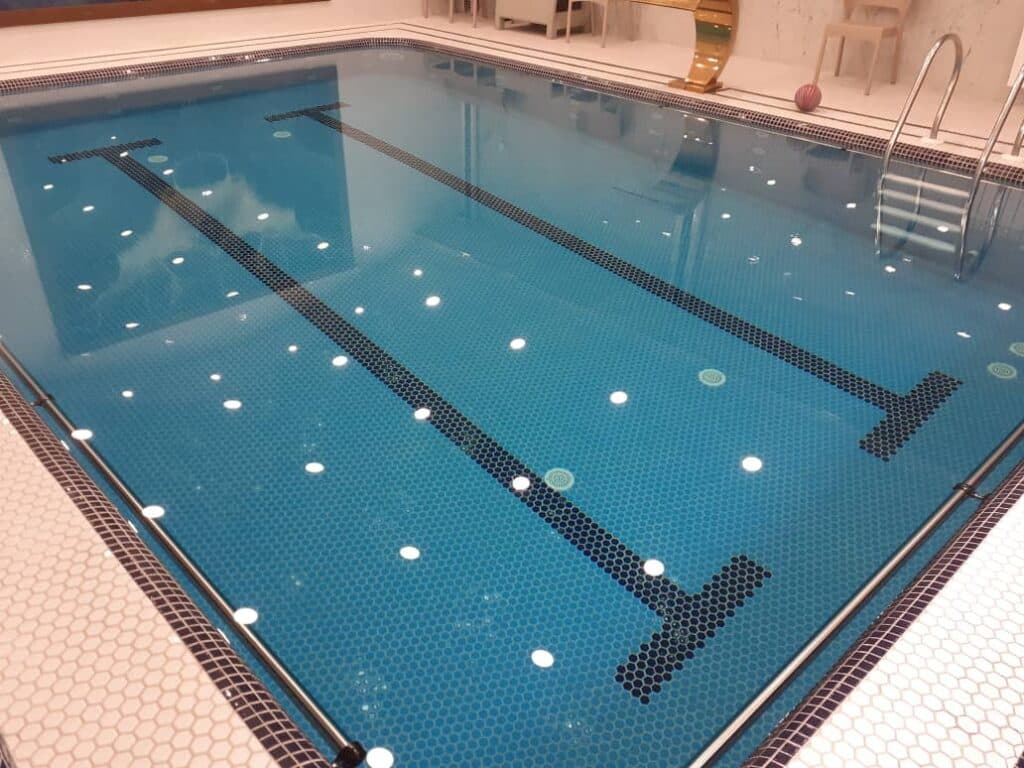 طراحی و ساخت استخر جکوزی و مجموعه ورزشی شرکت تهران سونا در کرمان