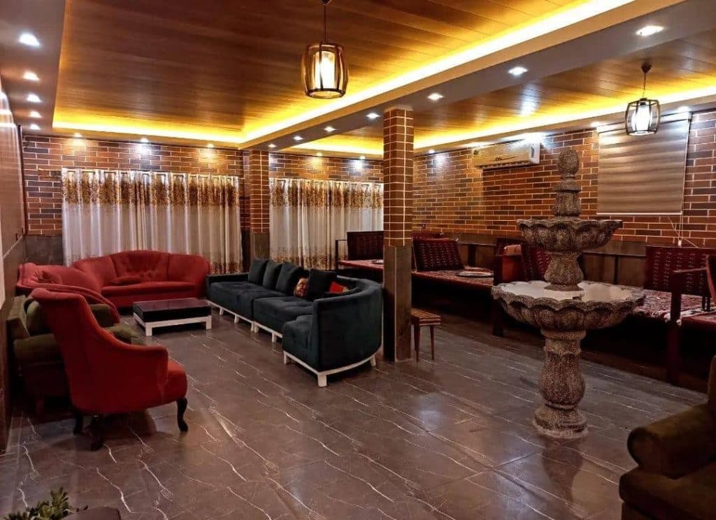 سفره خانه سنتی کافه کلبه در کرمانشاه