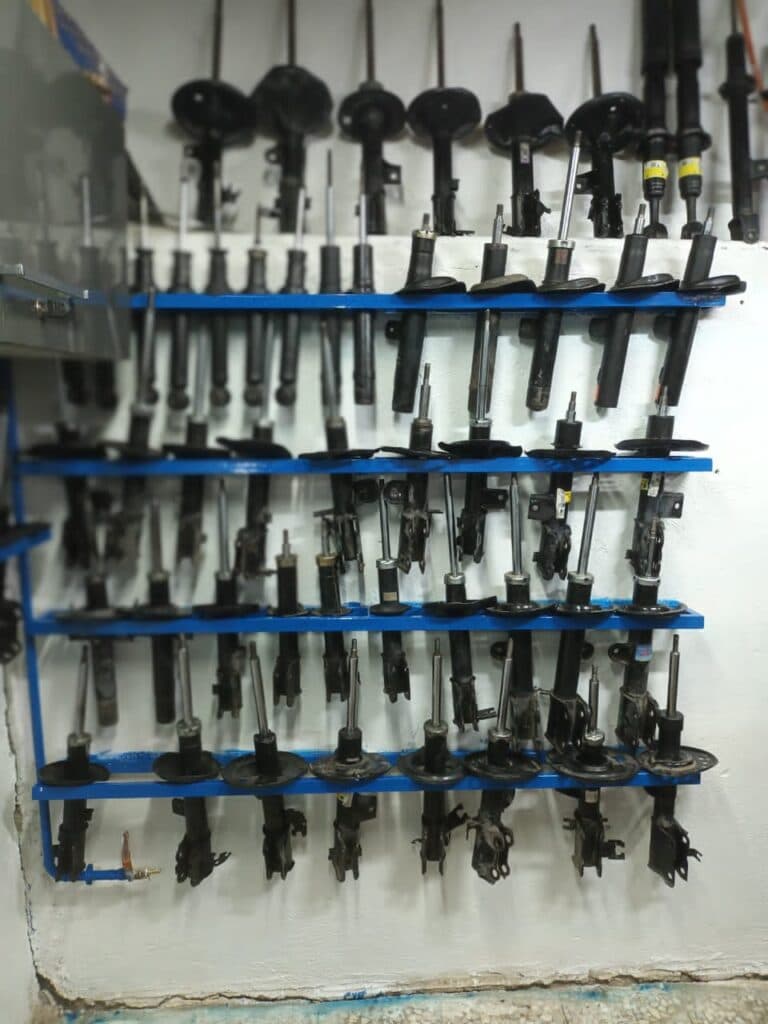 مرکز فوق تخصصی تعمیر و شارژ کمک فنر ایرانی و خارجی کاوه در قزوین