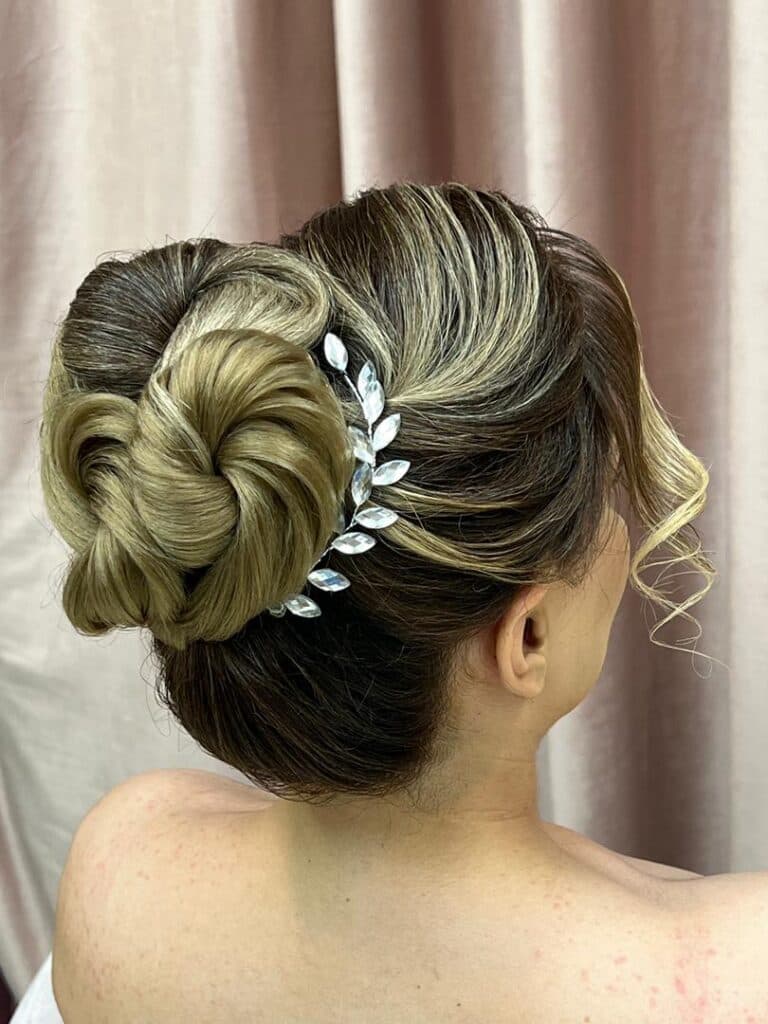 آموزش و خدمات تخصصی شینیون افسانه منتظری در سیرجان کرمان