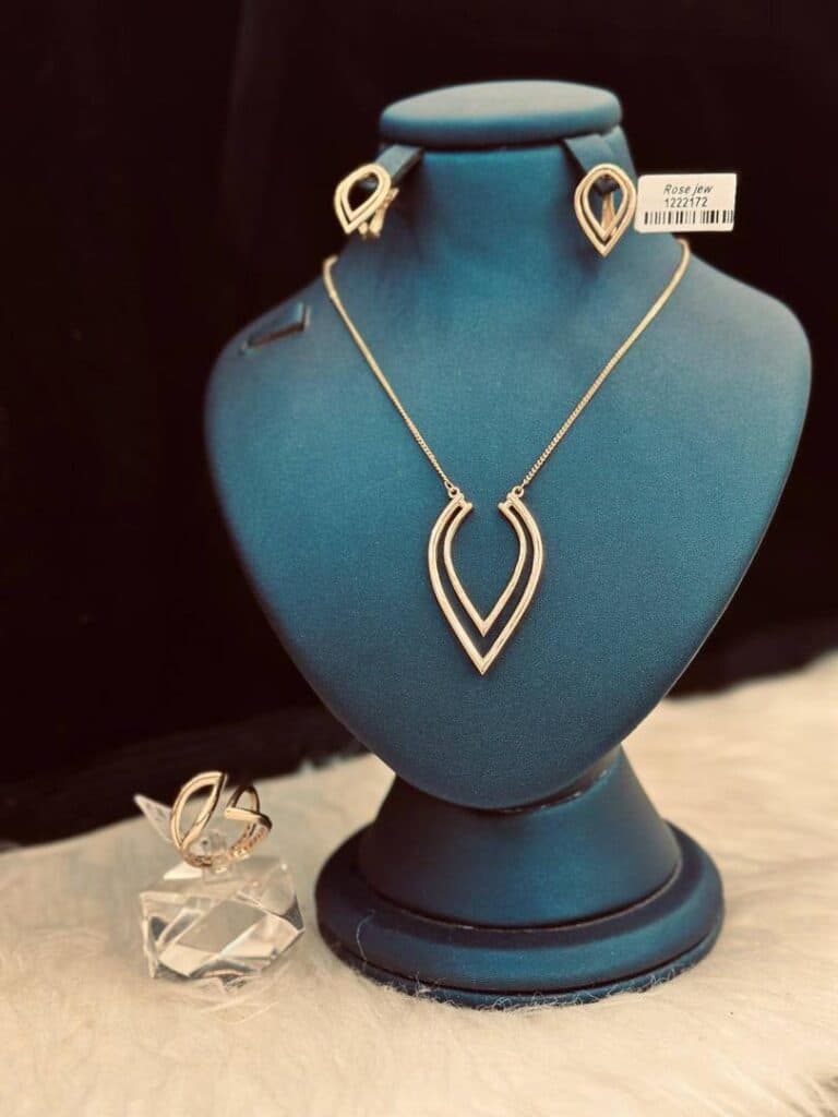 جواهری رز در قشم