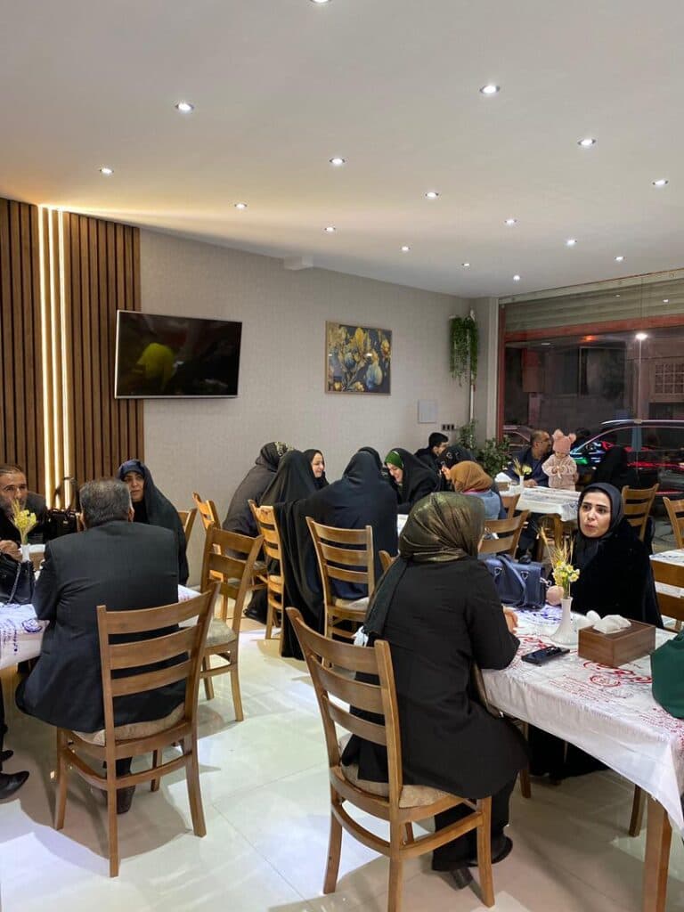 رستوران اکبرجوجه شعبه رسمی برادران کلبادی در قم