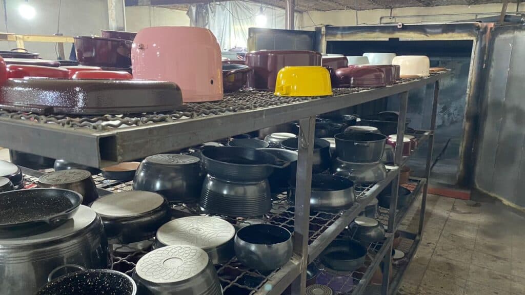 بازسازی ظروف تفلون و چدن و گرانیتی گلد گرانیت در اسلامشهر