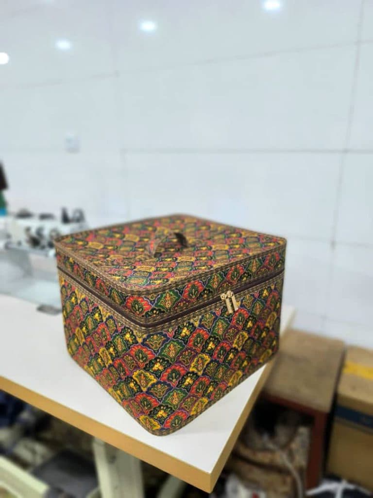 تولیدی کیف سنتی و برزنتی محمدنعیم حسنی نژاد در اردبیل