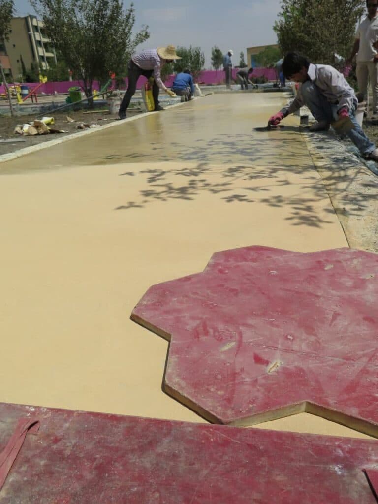 تولید و اجرای کفسازی صنعتی رنگی و افزودنی های بتن سخت بتن در اصفهان