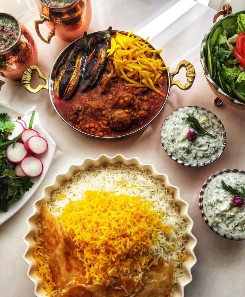 مجموعه غذایی و رستوران قصر در شهر آلونی