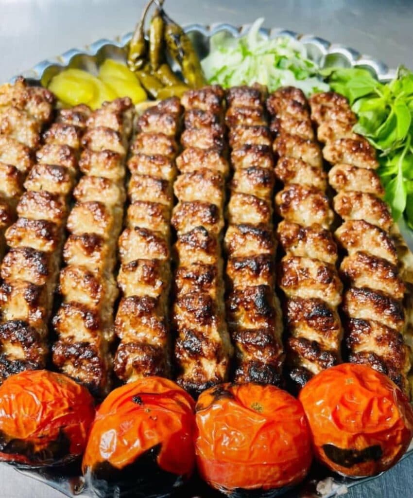 چلوکبابی و تهیه غذای سفیر در آمل