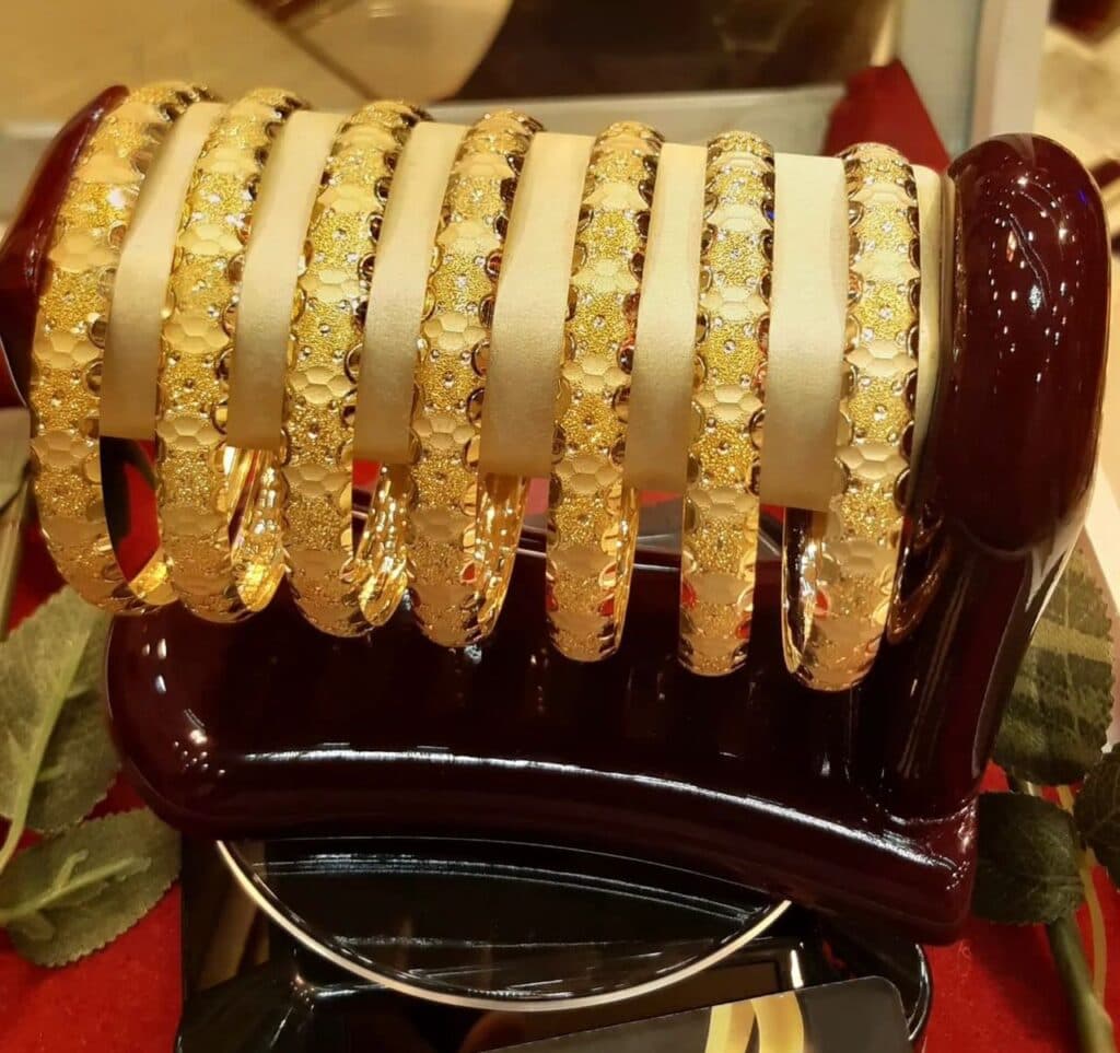 طلا فروشی مارال عزیزی در میانه