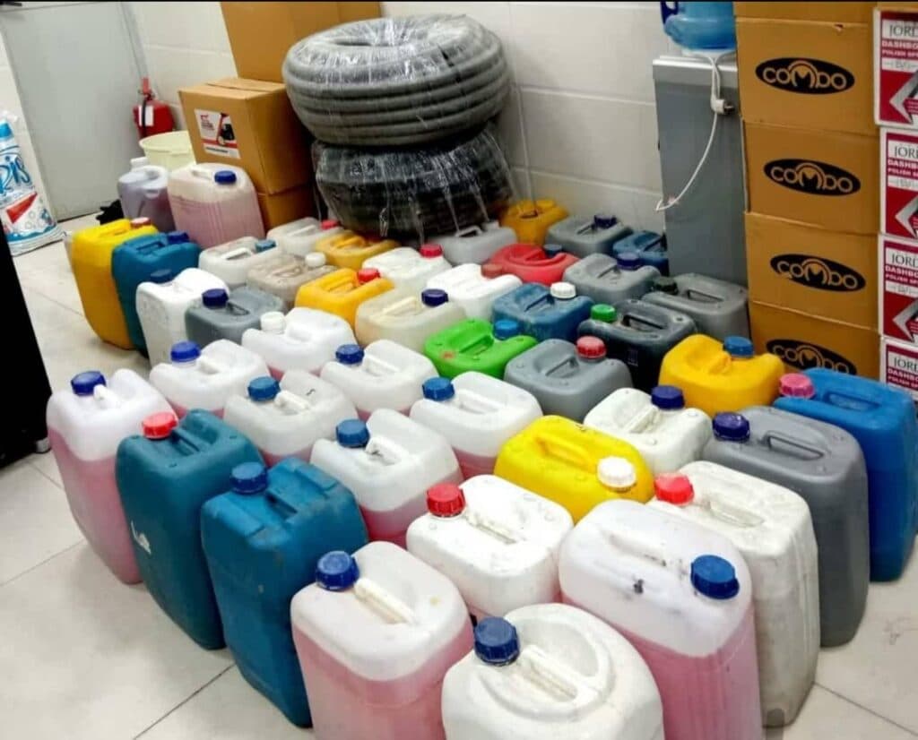 تولید و پخش مواد شوینده و تجهیزات کارواش و قالیشویی شیخیان در یزد