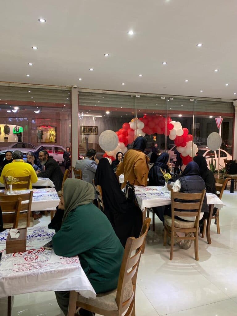 رستوران اکبرجوجه شعبه رسمی برادران کلبادی در قم