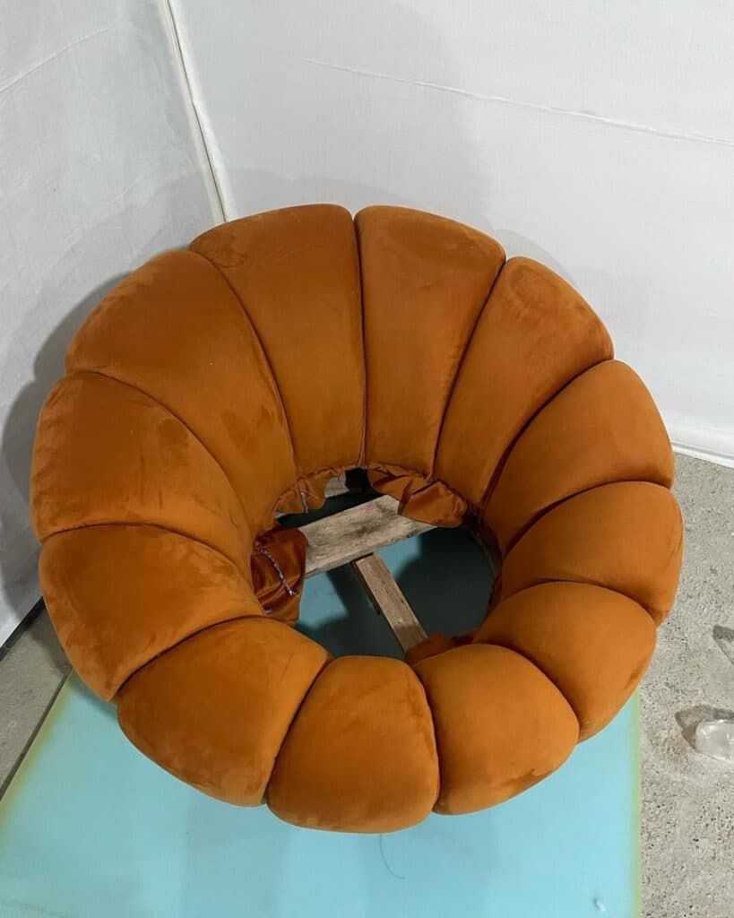 تعویض پارچه و تعمیرات مبل فرزند هنر در کیش