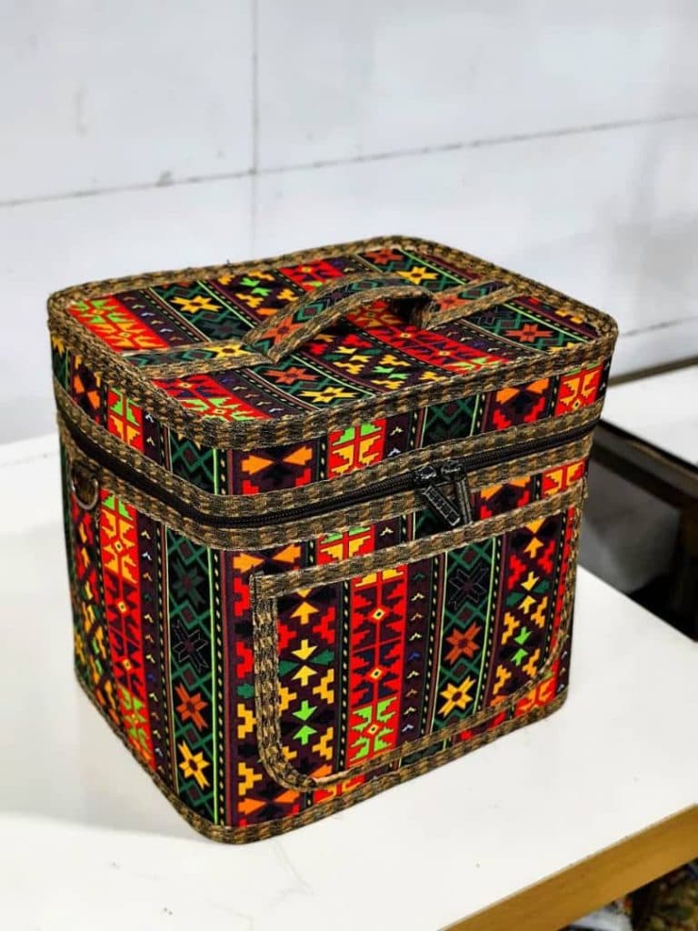 تولیدی کیف سنتی و برزنتی محمدنعیم حسنی نژاد در تبریز