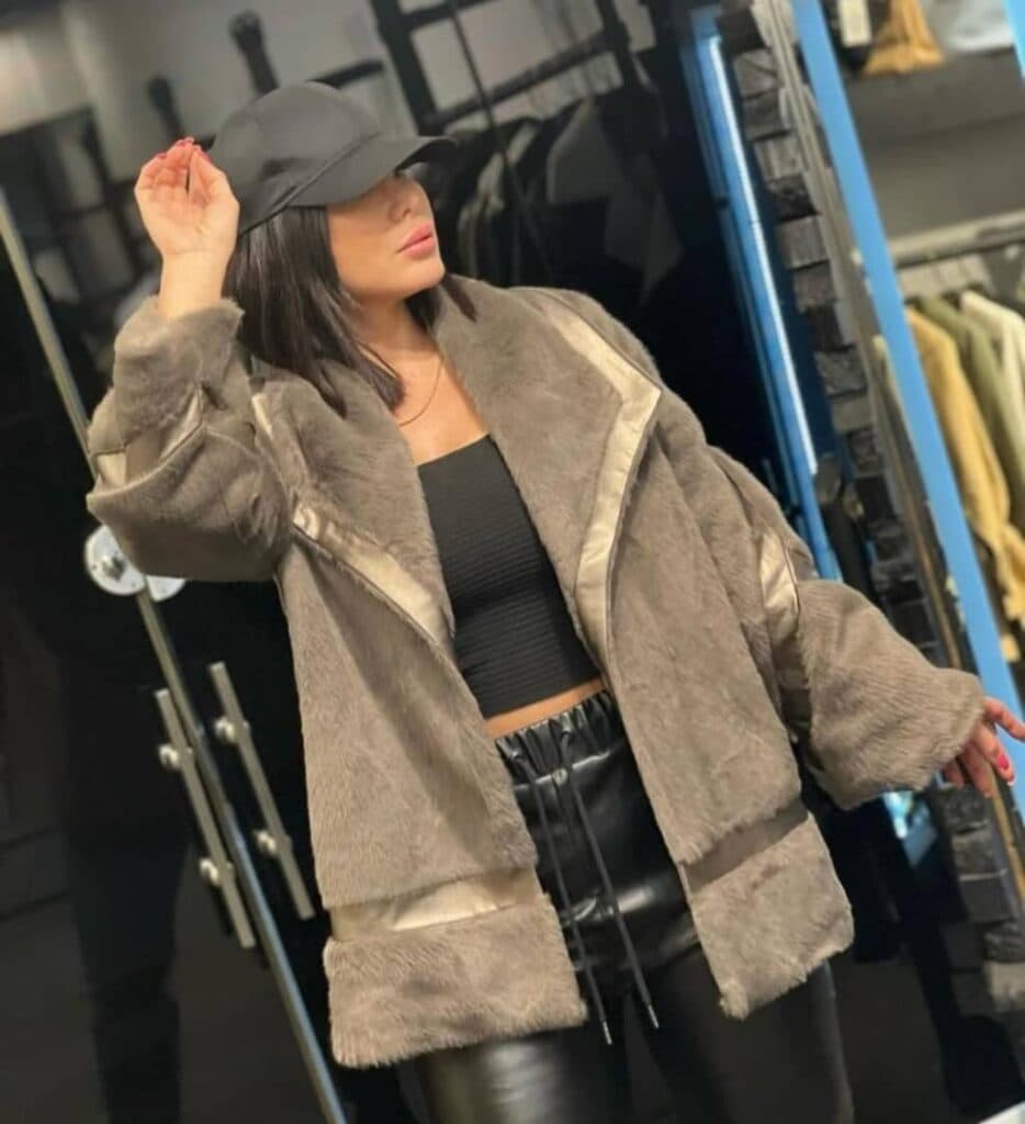 فروشگاه پوشاک اسپرت و مجلسی مردانه و زنانه رز در اراک