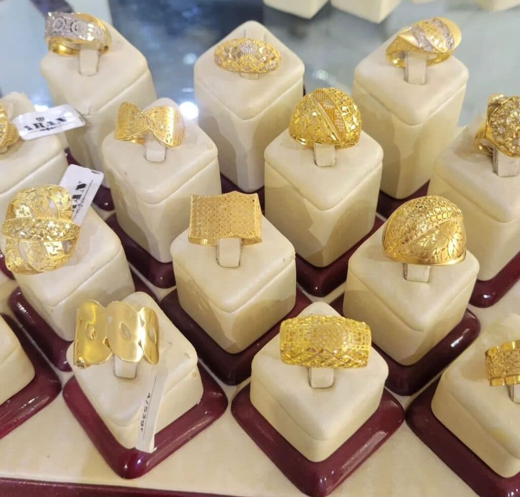 طلا فروشی مارال عزیزی در میانه