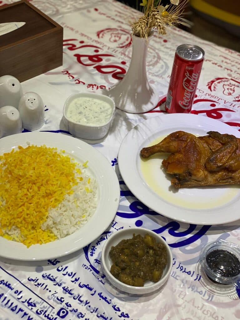 رستوران اکبرجوجه شعبه رسمی برادران کلبادی در قم