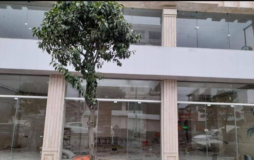 نصب شیشه سکوریت و کرکره برقی و شیشه لمینت برادران مردانی در رشت