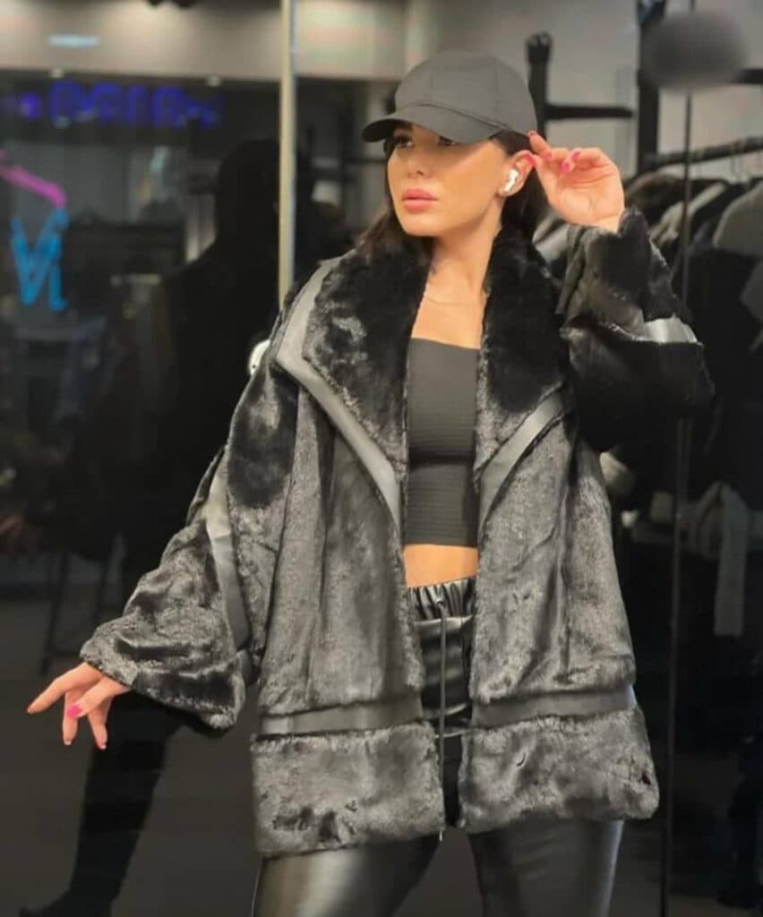 فروشگاه پوشاک اسپرت و مجلسی مردانه و زنانه رز در اراک