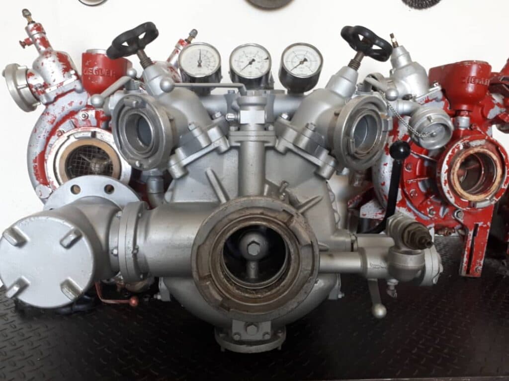 تجهیز و بازسازی خودرو آتش نشانی شرکت آذرمهار در تبریز