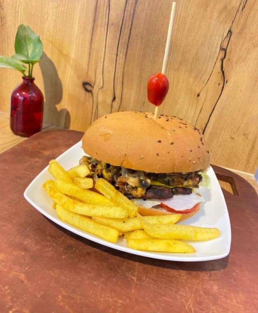 کافه فست فود اعیانی در کرمان