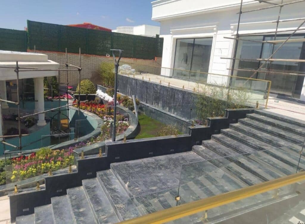 خدمات کرکره برقی و شیشه سکوریت گروه صنعتی کاظمی در تبریز