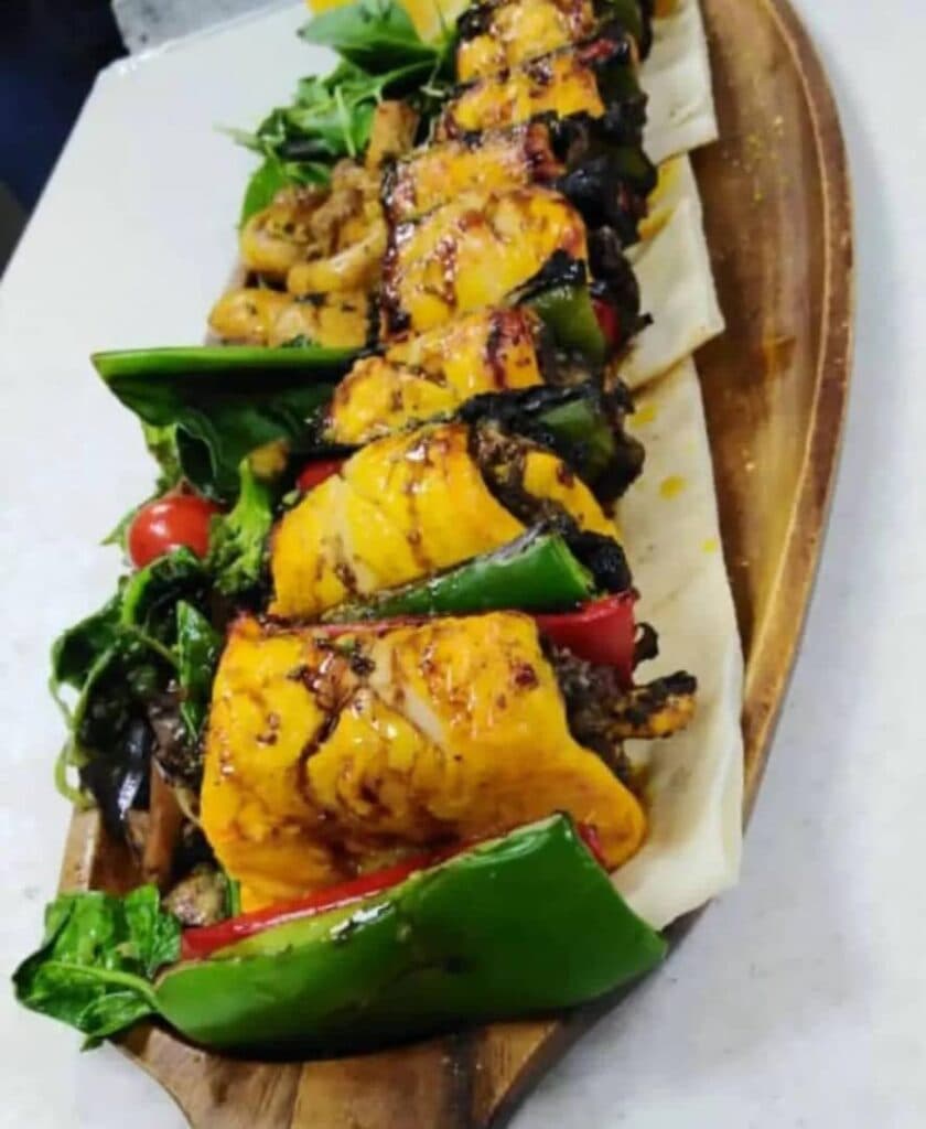 دنیای کباب انور در مهاباد