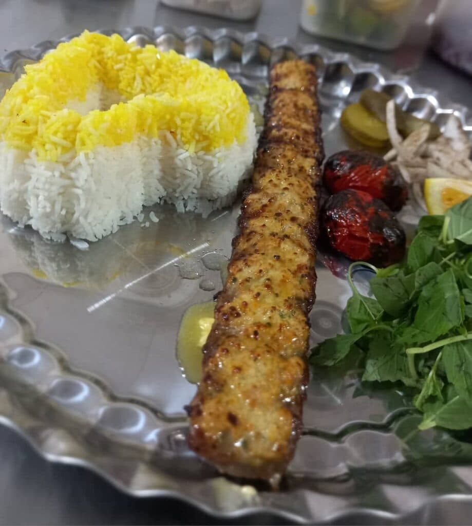 رستوران و کترینگ طلائیه در گرمسار