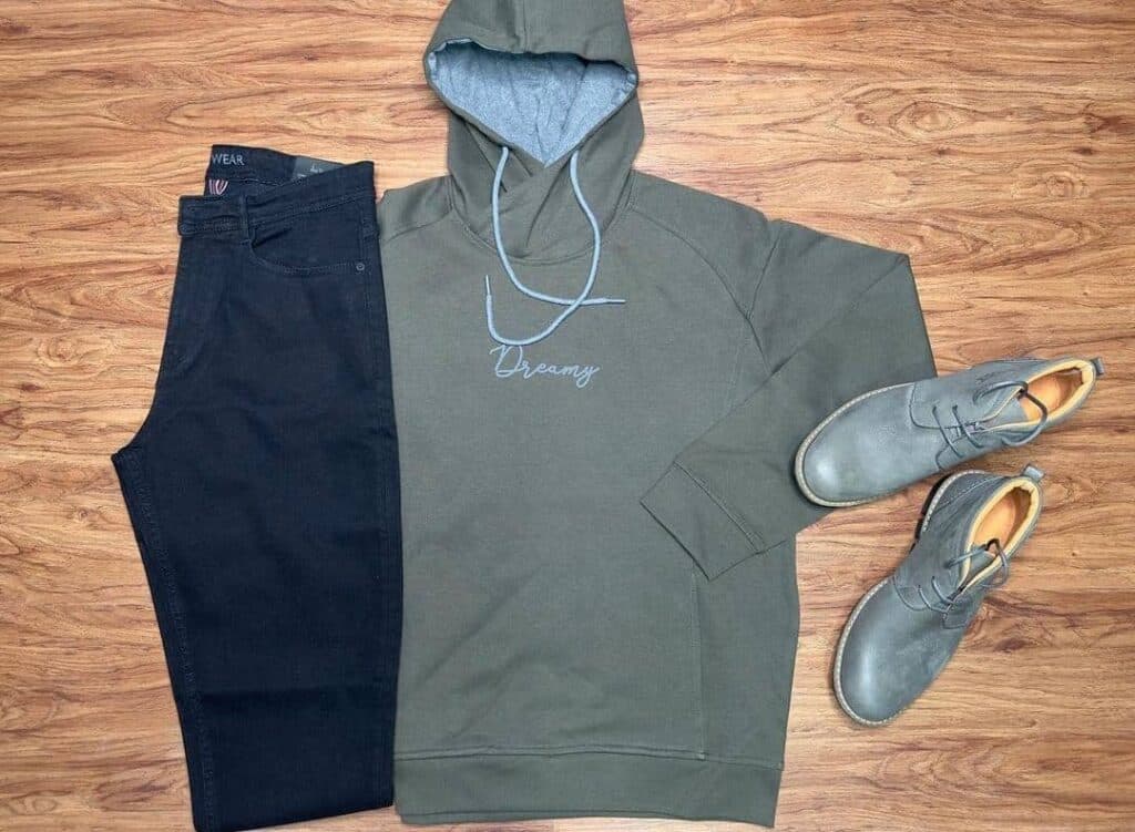 فروشگاه پوشاک اسپرت و مجلسی مردانه و زنانه رز در اراک