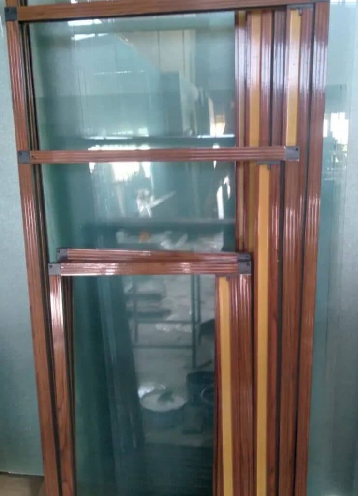 تولید درب پنجره upvc و شیشه دوجداره گروه صنعتی عزتی در کرج